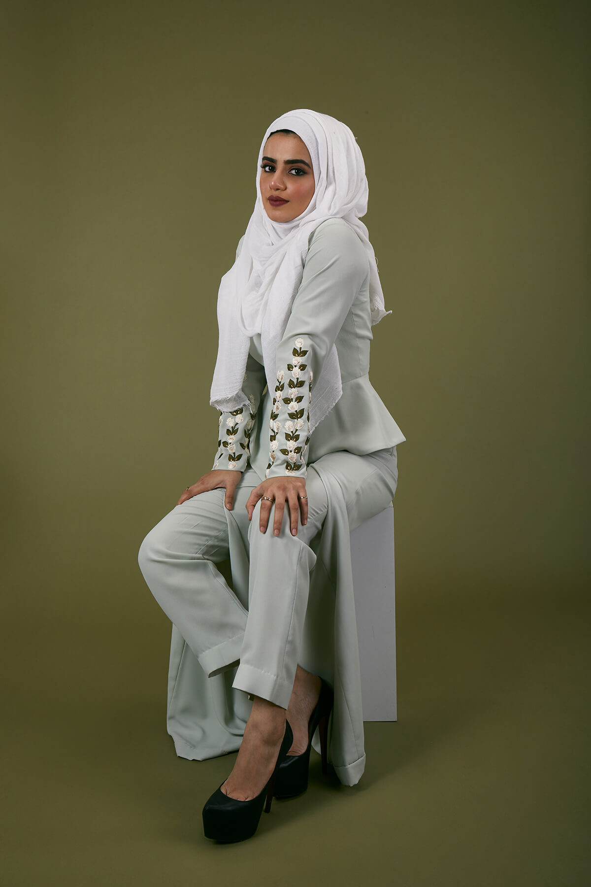 PASTEL GREEN EMBROIDERED SUIT SET - Image 2