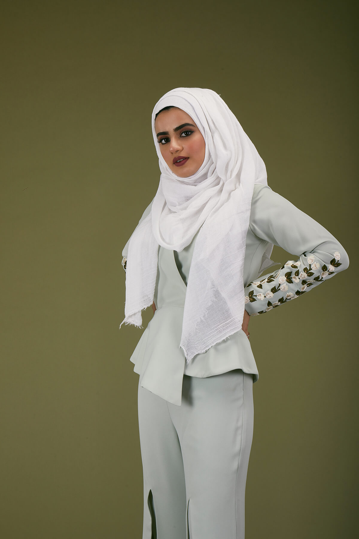 PASTEL GREEN EMBROIDERED SUIT SET - Image 3